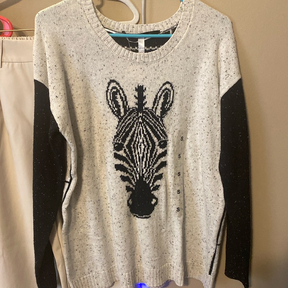 NWT Kenzie Zebra Graphic Sweater - Black and Cream Speckled